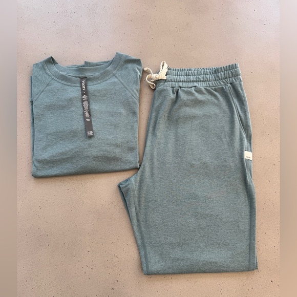 VUORI WOMEN'S DAYDREAM CREW AND JOGGER SET SMOKE BLUE SMALL - Picture 3 of 16